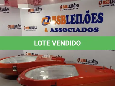 LOTE 155 - 02 LUMINÁRIAS PARA PÁTIO. (NO ESTADO, LEILÃO NÃO TEM GARANTIA E NEM DEVOLUÇÃO, SUJEITO A POSSÍVEIS AVARIAS VISÍVEIS/OCULTAS E/OU AUSÊNCIA DE COMPONENTES).