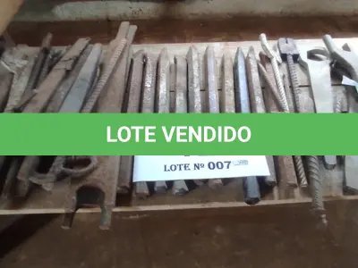 LOTE 007 - 01 LOTE COM PONTEIRAS PARA BRITADEIRA E CHAVES EM FERRO (NO ESTADO, NÃO SABEMOS SE FUNCIONA. LEILÃO NÃO TEM GARANTIA E NEM DEVOLUÇÃO).