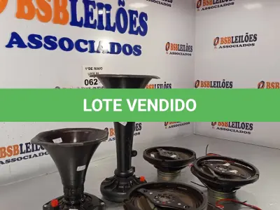 LOTE 062 - 03 ALTO-FALANTES COAXIAL E 02 CORNETAS MARCAS E MODELOS DIVERSOS. (NO ESTADO, LEILÃO NÃO TEM GARANTIA E NEM DEVOLUÇÃO, SUJEITO A POSSÍVEIS AVARIAS VISÍVEIS/OCULTAS E/OU AUSÊNCIA DE COMPONENTES).