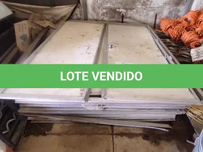 LOTE 058 - 01 LOTE COM 10 PORTAS DUPLAS EM ALUMÍNIO (NO ESTADO, NÃO SABEMOS SE FUNCIONA. LEILÃO NÃO TEM GARANTIA E NEM DEVOLUÇÃO).