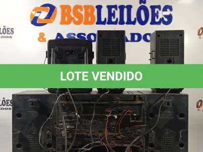 LOTE 111 - 02 APARELHOS DE SOM MARCAS E MODELOS DIVERSOS. (NO ESTADO, LEILÃO NÃO TEM GARANTIA E NEM DEVOLUÇÃO, SUJEITO A POSSÍVEIS AVARIAS VISÍVEIS/OCULTAS E/OU AUSÊNCIA DE COMPONENTES).