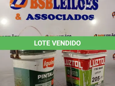 LOTE 205 - 02 GALÕES DE TINTA ACRÍLICA NAS CORES BRANCO GELO E VERDE LIMÃO. (NO ESTADO, LEILÃO NÃO TEM GARANTIA E NEM DEVOLUÇÃO, SUJEITO A POSSÍVEIS AVARIAS VISÍVEIS/OCULTAS E/OU AUSÊNCIA DE COMPONENTES).