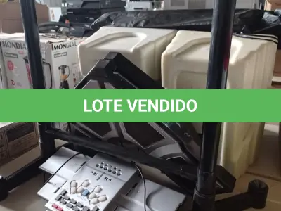 LOTE 342 - 04 CAIXAS DE SOM EM PVC INCOMPLETAS 02 TRIPÉS PARA CÂMERAS E ACESSÓRIOS PARA VIDEOGAME. (NO ESTADO, LEILÃO NÃO TEM GARANTIA E NEM DEVOLUÇÃO, SUJEITO A POSSÍVEIS AVARIAS VISÍVEIS/OCULTAS E/OU AUSÊNCIA DE COMPONENTES).