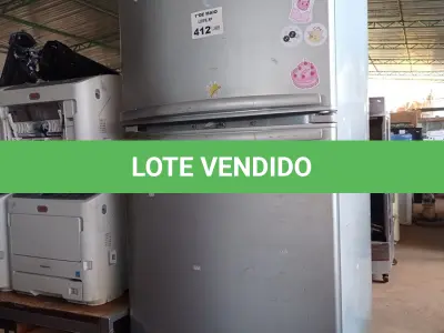 LOTE 412 - 01 GELADEIRA MARCA BRASTEMP 220V. (NO ESTADO, LEILÃO NÃO TEM GARANTIA E NEM DEVOLUÇÃO, SUJEITO A POSSÍVEIS AVARIAS VISÍVEIS/OCULTAS E/OU AUSÊNCIA DE COMPONENTES).