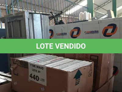 LOTE 440 - 01 LOTE COM GRANDE QUANTIDADE DE DVD E FITAS CASSETE DE TÍTULOS DIVERSOS. (NO ESTADO, LEILÃO NÃO TEM GARANTIA E NEM DEVOLUÇÃO, SUJEITO A POSSÍVEIS AVARIAS VISÍVEIS/OCULTAS E/OU AUSÊNCIA DE COMPONENTES).
