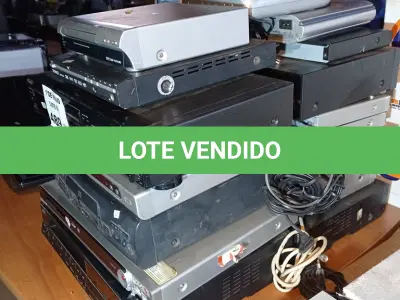 LOTE 489 - 12 APARELHOS DE DVD E 03 VIDEOCASSETES MARCAS E MODELOS DIVERSOS. (NO ESTADO, LEILÃO NÃO TEM GARANTIA E NEM DEVOLUÇÃO, SUJEITO A POSSÍVEIS AVARIAS VISÍVEIS/OCULTAS E/OU AUSÊNCIA DE COMPONENTES).
