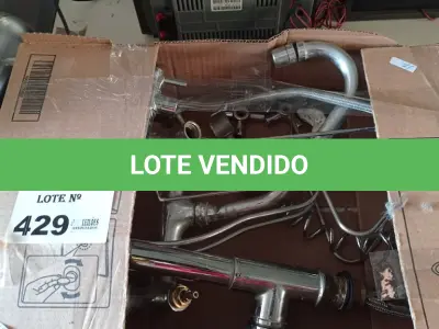 LOTE 429 - 02 TORNEIRAS EM METAL E VÁRIOS ACESSÓRIOS MARCAS E MODELOS DIVERSOS. (NO ESTADO, LEILÃO NÃO TEM GARANTIA E NEM DEVOLUÇÃO, SUJEITO A POSSÍVEIS AVARIAS VISÍVEIS/OCULTAS E/OU AUSÊNCIA DE COMPONENTES).