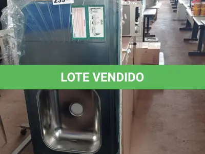 LOTE 239 - 01 PIA EM AÇO INOX CIMENTADA MEDINDO 1,40M X 0,53CM. (NO ESTADO, LEILÃO NÃO TEM GARANTIA E NEM DEVOLUÇÃO, SUJEITO A POSSÍVEIS AVARIAS VISÍVEIS/OCULTAS E/OU AUSÊNCIA DE COMPONENTES).