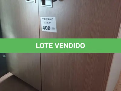 LOTE 400 - 01 ARMÁRIO BAIXO EM MADEIRA COM 02 PORTAS E 01 PRATELEIRA. (NO ESTADO, LEILÃO NÃO TEM GARANTIA E NEM DEVOLUÇÃO, SUJEITO A POSSÍVEIS AVARIAS VISÍVEIS/OCULTAS E/OU AUSÊNCIA DE COMPONENTES).