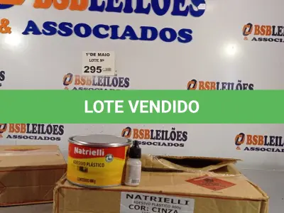 LOTE 295 - 12 LATAS DE ADESIVO PLÁSTICO 400G CINZA. (NO ESTADO, LEILÃO NÃO TEM GARANTIA E NEM DEVOLUÇÃO, SUJEITO A POSSÍVEIS AVARIAS VISÍVEIS/OCULTAS E/OU AUSÊNCIA DE COMPONENTES).