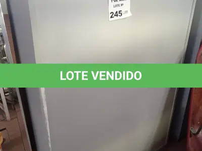 LOTE 245 - 01 ARMÁRIO BAIXO EM MADEIRA COM 02 PORTAS E 02 PRATELEIRAS. (NO ESTADO, LEILÃO NÃO TEM GARANTIA E NEM DEVOLUÇÃO, SUJEITO A POSSÍVEIS AVARIAS VISÍVEIS/OCULTAS E/OU AUSÊNCIA DE COMPONENTES).