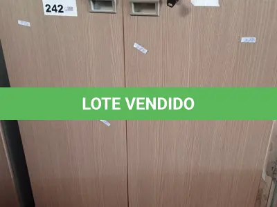 LOTE 242 - 01 ARMÁRIO BAIXO EM MADEIRA COM 02 PORTAS E 02 PRATELEIRAS. (NO ESTADO, LEILÃO NÃO TEM GARANTIA E NEM DEVOLUÇÃO, SUJEITO A POSSÍVEIS AVARIAS VISÍVEIS/OCULTAS E/OU AUSÊNCIA DE COMPONENTES).