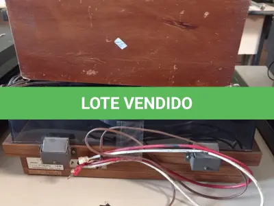 LOTE 437 - 01 TOCA DISCOS PALM BD-3.000L E 01 CAIXA DE SOM. (NO ESTADO, LEILÃO NÃO TEM GARANTIA E NEM DEVOLUÇÃO, SUJEITO A POSSÍVEIS AVARIAS VISÍVEIS/OCULTAS E/OU AUSÊNCIA DE COMPONENTES).