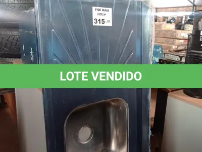 LOTE 315 - 01 PIA EM AÇO INOX CIMENTADA MEDINDO 1,50M X 0,53CM. (NO ESTADO, LEILÃO NÃO TEM GARANTIA E NEM DEVOLUÇÃO, SUJEITO A POSSÍVEIS AVARIAS VISÍVEIS/OCULTAS E/OU AUSÊNCIA DE COMPONENTES).