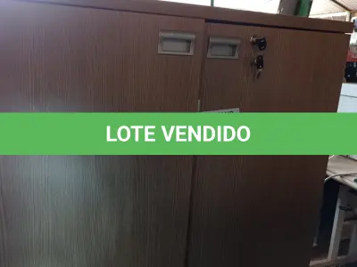 LOTE 399 - 01 ARMÁRIO BAIXO EM MADEIRA COM 02 PORTAS E 01 PRATELEIRA. (NO ESTADO, LEILÃO NÃO TEM GARANTIA E NEM DEVOLUÇÃO, SUJEITO A POSSÍVEIS AVARIAS VISÍVEIS/OCULTAS E/OU AUSÊNCIA DE COMPONENTES).