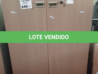 LOTE 245 - 01 ARMÁRIO BAIXO EM MADEIRA COM 02 PORTAS E 02 PRATELEIRAS. (NO ESTADO, LEILÃO NÃO TEM GARANTIA E NEM DEVOLUÇÃO, SUJEITO A POSSÍVEIS AVARIAS VISÍVEIS/OCULTAS E/OU AUSÊNCIA DE COMPONENTES).