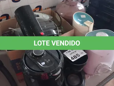 LOTE 485 - 02 UMIDIFICADORES DE AR, 02 CAFETEIRAS, 01 AIR FRY, 01 BOTIJÃO DE GÁS R22 VAZIO, 01 BALANÇA DE USO DOMÉSTICO E VÁRIAS PEÇAS PARA ESPREMEDORES DE CITRUS INCOMPLETOS. (NO ESTADO, LEILÃO NÃO TEM GARANTIA E NEM DEVOLUÇÃO, SUJEITO A POSSÍVEIS AVARIAS VISÍVEIS/OCULTAS E/OU AUSÊNCIA DE COMPONENTES).