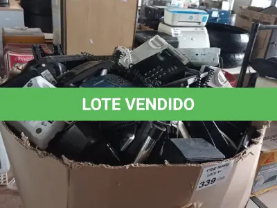 LOTE 339 - 01 LOTE COM GRANDE QUANTIDADE DE CAIXINHAS DE SOM PARA HOME THEATER E APARELHOS DE TELEFONE MARCAS E MODELOS DIVERSOS. (NO ESTADO, LEILÃO NÃO TEM GARANTIA E NEM DEVOLUÇÃO, SUJEITO A POSSÍVEIS AVARIAS VISÍVEIS/OCULTAS E/OU AUSÊNCIA DE COMPONENTES).