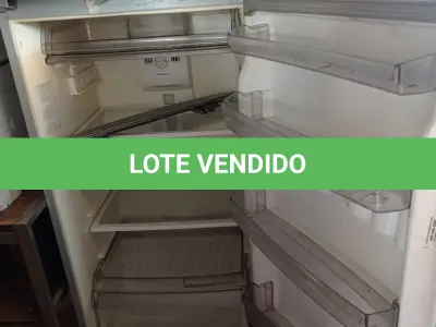 LOTE 412 - 01 GELADEIRA MARCA BRASTEMP 220V. (NO ESTADO, LEILÃO NÃO TEM GARANTIA E NEM DEVOLUÇÃO, SUJEITO A POSSÍVEIS AVARIAS VISÍVEIS/OCULTAS E/OU AUSÊNCIA DE COMPONENTES).
