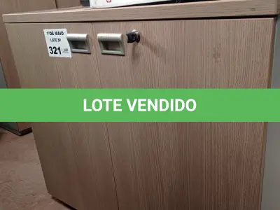LOTE 321 - 01 ARMÁRIO BAIXO EM MADEIRA COM 02 PORTAS E 01 PRATELEIRAS. (NO ESTADO, LEILÃO NÃO TEM GARANTIA E NEM DEVOLUÇÃO, SUJEITO A POSSÍVEIS AVARIAS VISÍVEIS/OCULTAS E/OU AUSÊNCIA DE COMPONENTES).