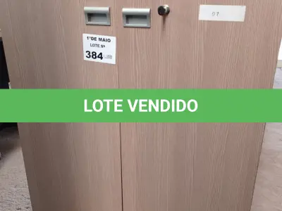 LOTE 384 - 01 ARMÁRIO BAIXO EM MADEIRA COM 02 PORTAS E 02 PRATELEIRAS. (NO ESTADO, LEILÃO NÃO TEM GARANTIA E NEM DEVOLUÇÃO, SUJEITO A POSSÍVEIS AVARIAS VISÍVEIS/OCULTAS E/OU AUSÊNCIA DE COMPONENTES).