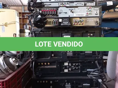 LOTE 484 - 05 VIDEOCASSETES E 05 APARELHOS DE DVD MARCAS E MODELOS DIVERSOS. (NO ESTADO, LEILÃO NÃO TEM GARANTIA E NEM DEVOLUÇÃO, SUJEITO A POSSÍVEIS AVARIAS VISÍVEIS/OCULTAS E/OU AUSÊNCIA DE COMPONENTES).