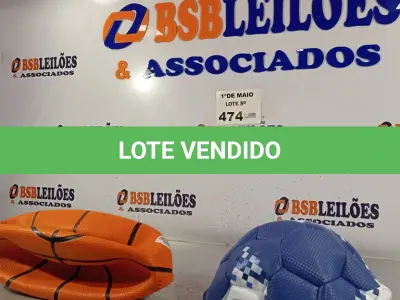 LOTE 474 - 01 BOLA DE BASQUETE E 01 BOLA DE FUTEBOL. (NO ESTADO, LEILÃO NÃO TEM GARANTIA E NEM DEVOLUÇÃO, SUJEITO A POSSÍVEIS AVARIAS VISÍVEIS/OCULTAS E/OU AUSÊNCIA DE COMPONENTES).