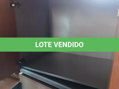 LOTE 399 - 01 ARMÁRIO BAIXO EM MADEIRA COM 02 PORTAS E 01 PRATELEIRA. (NO ESTADO, LEILÃO NÃO TEM GARANTIA E NEM DEVOLUÇÃO, SUJEITO A POSSÍVEIS AVARIAS VISÍVEIS/OCULTAS E/OU AUSÊNCIA DE COMPONENTES).