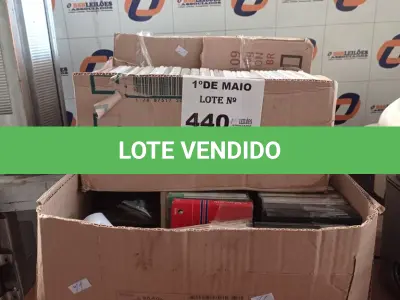 LOTE 440 - 01 LOTE COM GRANDE QUANTIDADE DE DVD E FITAS CASSETE DE TÍTULOS DIVERSOS. (NO ESTADO, LEILÃO NÃO TEM GARANTIA E NEM DEVOLUÇÃO, SUJEITO A POSSÍVEIS AVARIAS VISÍVEIS/OCULTAS E/OU AUSÊNCIA DE COMPONENTES).