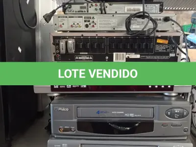LOTE 433 - 01 LOTE COM VÁRIOS APARELHOS DE DVD E VIDEOCASSETE MARCAS E MODELOS DIVERSOS. (NO ESTADO, LEILÃO NÃO TEM GARANTIA E NEM DEVOLUÇÃO, SUJEITO A POSSÍVEIS AVARIAS VISÍVEIS/OCULTAS E/OU AUSÊNCIA DE COMPONENTES).