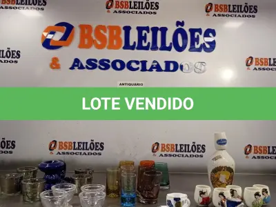 LOTE 024 - 01 JARRA EM CERÂMICA DECORATIVA E COPOS DIVERSOS PARA DECORAÇÃO. (NO ESTADO, LEILÃO NÃO TEM GARANTIA E NEM DEVOLUÇÃO, SUJEITO A POSSÍVEIS AVARIAS VISÍVEIS/OCULTAS E/OU AUSÊNCIA DE COMPONENTES).