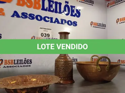 LOTE 039 - 01 PRATO EM COBRE DECORATIVO ,01 TACHO EM COBRE DECORATIVO E 01 JARRA EM COBRE DECORATIVO. (NO ESTADO, LEILÃO NÃO TEM GARANTIA E NEM DEVOLUÇÃO, SUJEITO A POSSÍVEIS AVARIAS VISÍVEIS/OCULTAS E/OU AUSÊNCIA DE COMPONENTES).