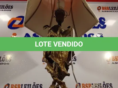 LOTE 059 - 01 ABAJUR DE ANJOS. (NO ESTADO, LEILÃO NÃO TEM GARANTIA E NEM DEVOLUÇÃO, SUJEITO A POSSÍVEIS AVARIAS VISÍVEIS/OCULTAS E/OU AUSÊNCIA DE COMPONENTES).