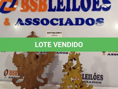 LOTE 001 - 02 ESCULTURAS ENTALHADAS EM MADEIRA. (NO ESTADO, LEILÃO NÃO TEM GARANTIA E NEM DEVOLUÇÃO, SUJEITO A POSSÍVEIS AVARIAS VISÍVEIS/OCULTAS E/OU AUSÊNCIA DE COMPONENTES).