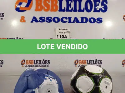 LOTE 110 - 02 BOLAS DE FUTEBOL. (NO ESTADO, LEILÃO NÃO TEM GARANTIA E NEM DEVOLUÇÃO, SUJEITO A POSSÍVEIS AVARIAS VISÍVEIS/OCULTAS E/OU AUSÊNCIA DE COMPONENTES).
