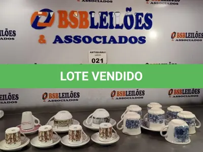 LOTE 021 - 14 XÍCARAS PARA DECORAÇÃO. (NO ESTADO, LEILÃO NÃO TEM GARANTIA E NEM DEVOLUÇÃO, SUJEITO A POSSÍVEIS AVARIAS VISÍVEIS/OCULTAS E/OU AUSÊNCIA DE COMPONENTES).