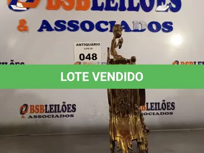 LOTE 048 - 01 RELÓGIO ANTIGO PARA DECORAÇÃO. (NO ESTADO, LEILÃO NÃO TEM GARANTIA E NEM DEVOLUÇÃO, SUJEITO A POSSÍVEIS AVARIAS VISÍVEIS/OCULTAS E/OU AUSÊNCIA DE COMPONENTES).