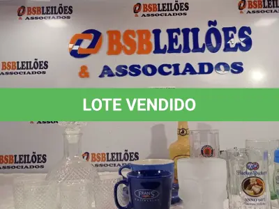 LOTE 008 - 01 GARRAFA PARA LICOR/WHISKY COM 04 COPOS ,03 COPOS PARA CHOPP ,03 COPO DECORATIVOS DA COCA COLA ,01 GARRAFA ARTESANAL PARA CACHAÇA E 02 XÍCARAS. (NO ESTADO, LEILÃO NÃO TEM GARANTIA E NEM DEVOLUÇÃO, SUJEITO A POSSÍVEIS AVARIAS VISÍVEIS/OCULTAS E/OU AUSÊNCIA DE COMPONENTES).