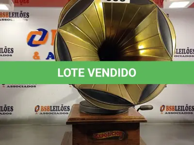 LOTE 053 - 01 GRAMOPHONE ANTIGO DE 1904. (NO ESTADO, LEILÃO NÃO TEM GARANTIA E NEM DEVOLUÇÃO, SUJEITO A POSSÍVEIS AVARIAS VISÍVEIS/OCULTAS E/OU AUSÊNCIA DE COMPONENTES).