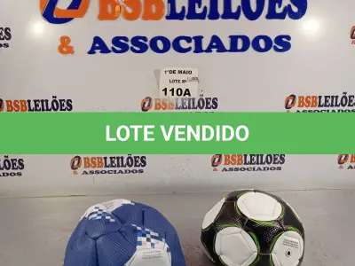 LOTE 110 - 02 BOLAS DE FUTEBOL. (NO ESTADO, LEILÃO NÃO TEM GARANTIA E NEM DEVOLUÇÃO, SUJEITO A POSSÍVEIS AVARIAS VISÍVEIS/OCULTAS E/OU AUSÊNCIA DE COMPONENTES).