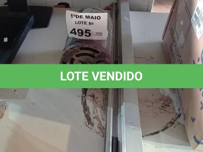 LOTE 495 - 01 MOTOR ELÉTRICO E 01 TELA DE PROTEÇÃO RETRÁTIL. (NO ESTADO, LEILÃO NÃO TEM GARANTIA E NEM DEVOLUÇÃO, SUJEITO A POSSÍVEIS AVARIAS VISÍVEIS/OCULTAS E/OU AUSÊNCIA DE COMPONENTES).