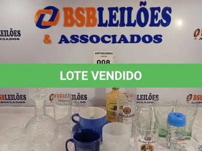 LOTE 008 - 01 GARRAFA PARA LICOR/WHISKY COM 04 COPOS ,03 COPOS PARA CHOPP ,03 COPO DECORATIVOS DA COCA COLA ,01 GARRAFA ARTESANAL PARA CACHAÇA E 02 XÍCARAS. (NO ESTADO, LEILÃO NÃO TEM GARANTIA E NEM DEVOLUÇÃO, SUJEITO A POSSÍVEIS AVARIAS VISÍVEIS/OCULTAS E/OU AUSÊNCIA DE COMPONENTES).