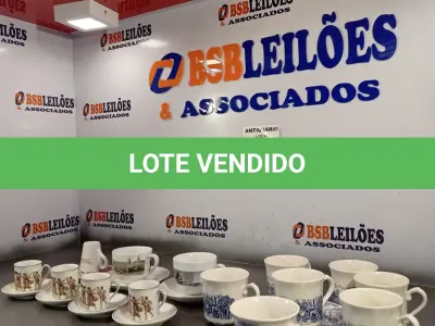 LOTE 021 - 14 XÍCARAS PARA DECORAÇÃO. (NO ESTADO, LEILÃO NÃO TEM GARANTIA E NEM DEVOLUÇÃO, SUJEITO A POSSÍVEIS AVARIAS VISÍVEIS/OCULTAS E/OU AUSÊNCIA DE COMPONENTES).
