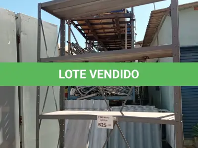 LOTE 625 - 01 ESTANTE DE FERRO COM 05 PRATELEIRAS. (NO ESTADO, LEILÃO NÃO TEM GARANTIA E NEM DEVOLUÇÃO, SUJEITO A POSSÍVEIS AVARIAS VISÍVEIS/OCULTAS E/OU AUSÊNCIA DE COMPONENTES).