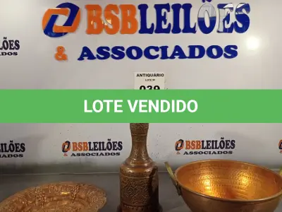 LOTE 039 - 01 PRATO EM COBRE DECORATIVO ,01 TACHO EM COBRE DECORATIVO E 01 JARRA EM COBRE DECORATIVO. (NO ESTADO, LEILÃO NÃO TEM GARANTIA E NEM DEVOLUÇÃO, SUJEITO A POSSÍVEIS AVARIAS VISÍVEIS/OCULTAS E/OU AUSÊNCIA DE COMPONENTES).