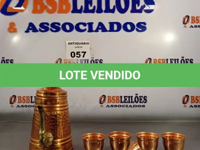 LOTE 057 - 01 BULE DE CAFÉ EM COBRE COM 04 XICARAS E 01 FUNIL. (NO ESTADO, LEILÃO NÃO TEM GARANTIA E NEM DEVOLUÇÃO, SUJEITO A POSSÍVEIS AVARIAS VISÍVEIS/OCULTAS E/OU AUSÊNCIA DE COMPONENTES).
