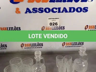 LOTE 026 - 02 GARRAFAS PARA LICOR /WHISKY COM COPOS. (NO ESTADO, LEILÃO NÃO TEM GARANTIA E NEM DEVOLUÇÃO, SUJEITO A POSSÍVEIS AVARIAS VISÍVEIS/OCULTAS E/OU AUSÊNCIA DE COMPONENTES).