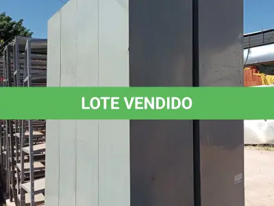 LOTE 622 - 02 ARMÁRIOS ROUPEIRO EM AÇO COM 08 PORTAS DE MADEIRA CADA. (NO ESTADO, LEILÃO NÃO TEM GARANTIA E NEM DEVOLUÇÃO, SUJEITO A POSSÍVEIS AVARIAS VISÍVEIS/OCULTAS E/OU AUSÊNCIA DE COMPONENTES).