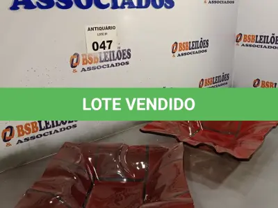 LOTE 047 - 02 FRUTEIRAS EM VIDROS PARA DECORAÇÃO. (NO ESTADO, LEILÃO NÃO TEM GARANTIA E NEM DEVOLUÇÃO, SUJEITO A POSSÍVEIS AVARIAS VISÍVEIS/OCULTAS E/OU AUSÊNCIA DE COMPONENTES).
