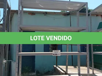 LOTE 626 - 01 ESTANTE DE FERRO COM 05 PRATELEIRAS. (NO ESTADO, LEILÃO NÃO TEM GARANTIA E NEM DEVOLUÇÃO, SUJEITO A POSSÍVEIS AVARIAS VISÍVEIS/OCULTAS E/OU AUSÊNCIA DE COMPONENTES).